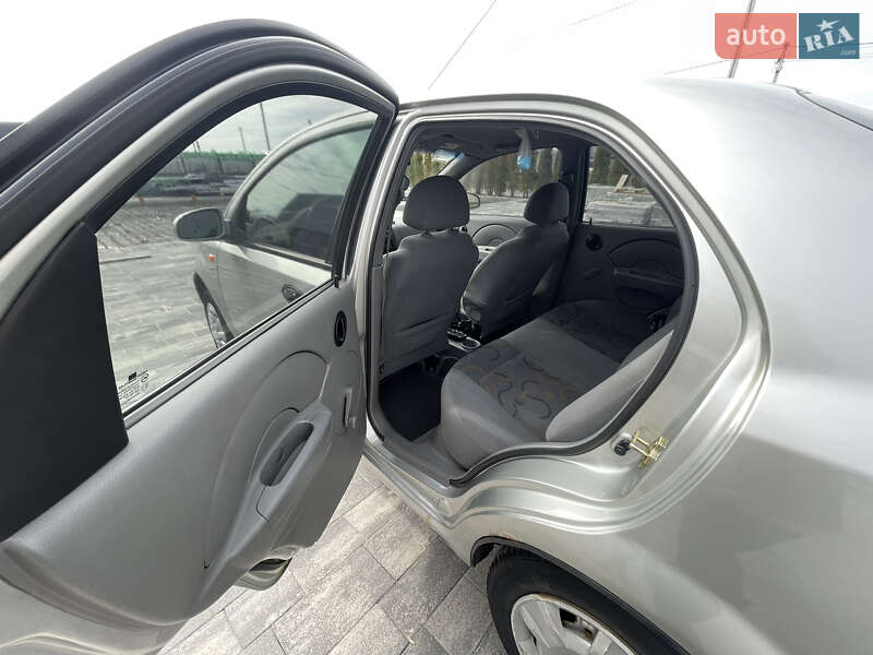 Седан Chevrolet Aveo 2004 в Луцке фото 8 Седан Chevrolet Aveo 2004 в Луцке
