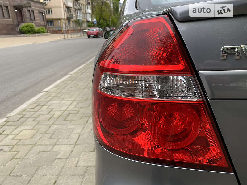 Седан Chevrolet Aveo 2008 в Києві