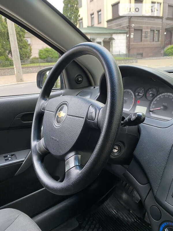 Седан Chevrolet Aveo 2008 в Києві