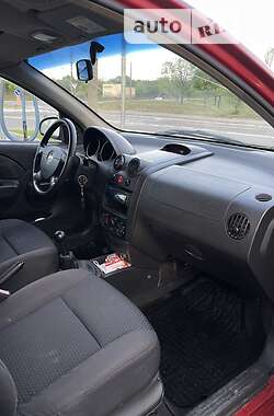 Хэтчбек Chevrolet Aveo 2007 в 