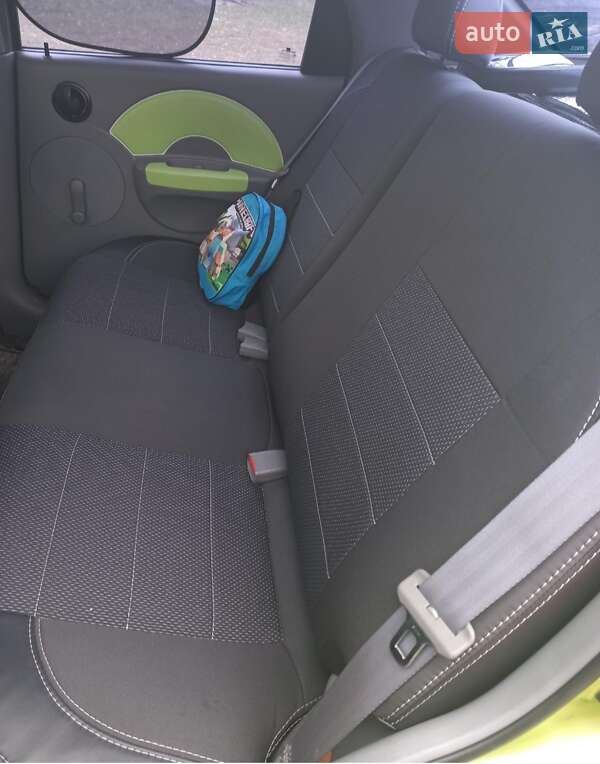 Седан Chevrolet Aveo 2004 в Киеве