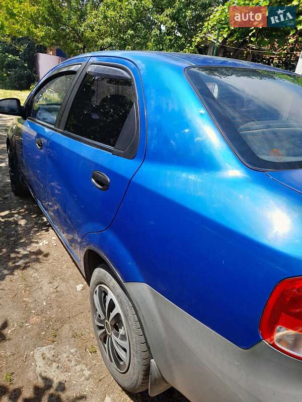 Седан Chevrolet Aveo 2005 в Ізюмі