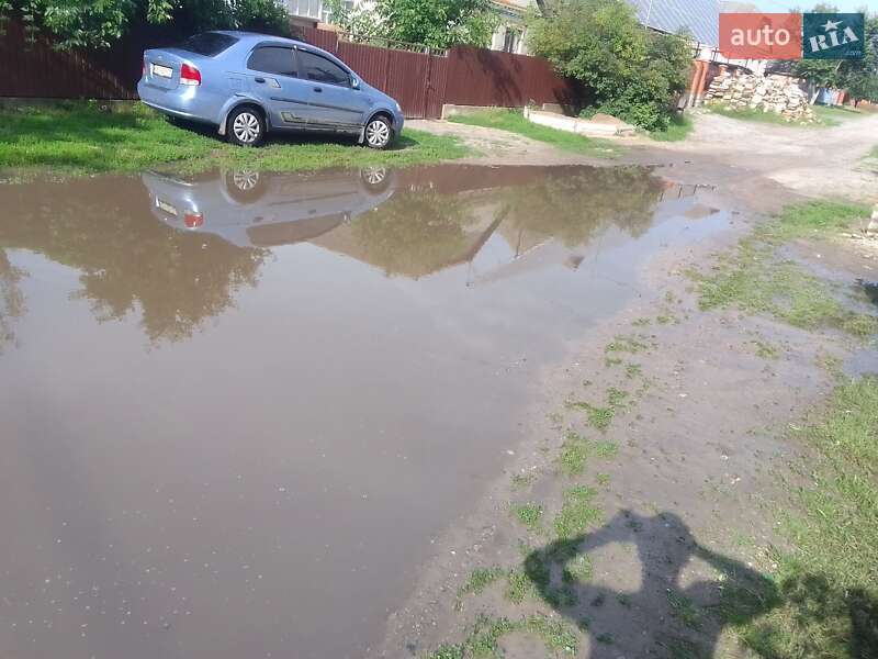 Седан Chevrolet Aveo 2005 в Ромнах