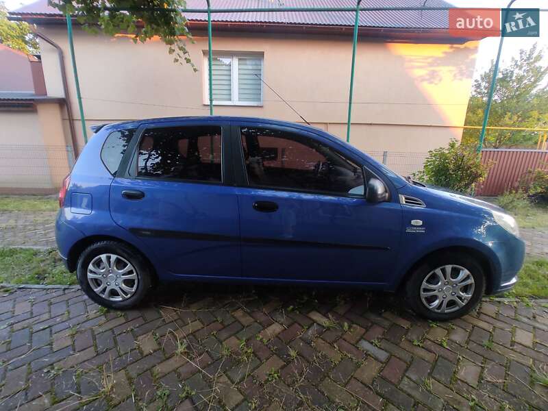 Хэтчбек Chevrolet Aveo 2009 в Хусте