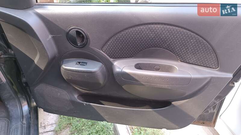 Седан Chevrolet Aveo 2005 в Дніпрі