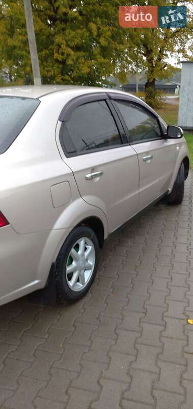 Седан Chevrolet Aveo 2008 в Черновцах