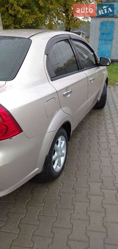 Седан Chevrolet Aveo 2008 в Черновцах