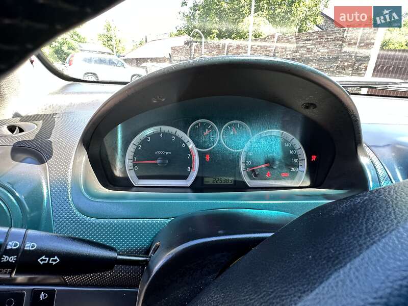 Седан Chevrolet Aveo 2006 в Львові