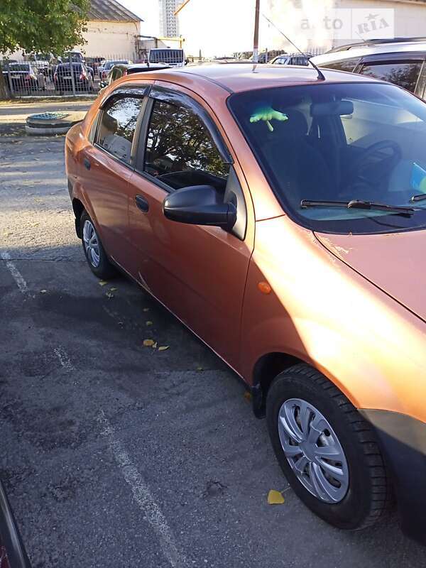 Седан Chevrolet Aveo 2005 в Киеве
