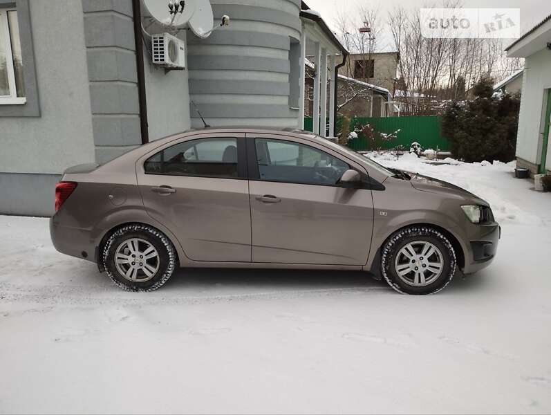 Седан Chevrolet Aveo 2013 в Славуте