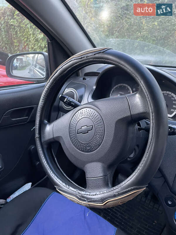 Седан Chevrolet Aveo 2006 в Чернівцях