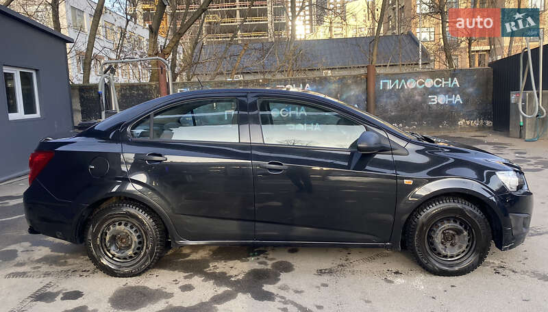 Седан Chevrolet Aveo 2014 в Киеве