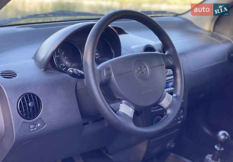 Седан Chevrolet Aveo 2006 в Днепре