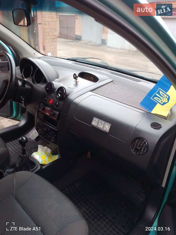 Седан Chevrolet Aveo 2005 в Полтаве