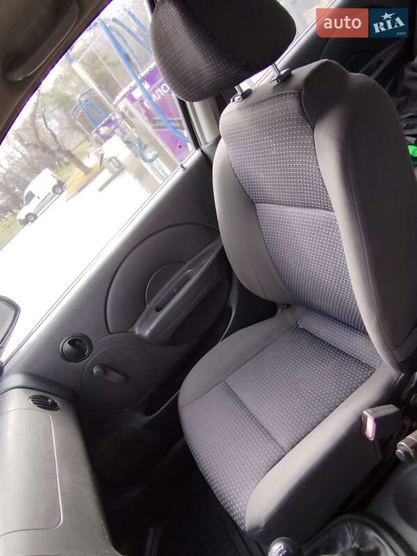 Седан Chevrolet Aveo 2005 в Днепре