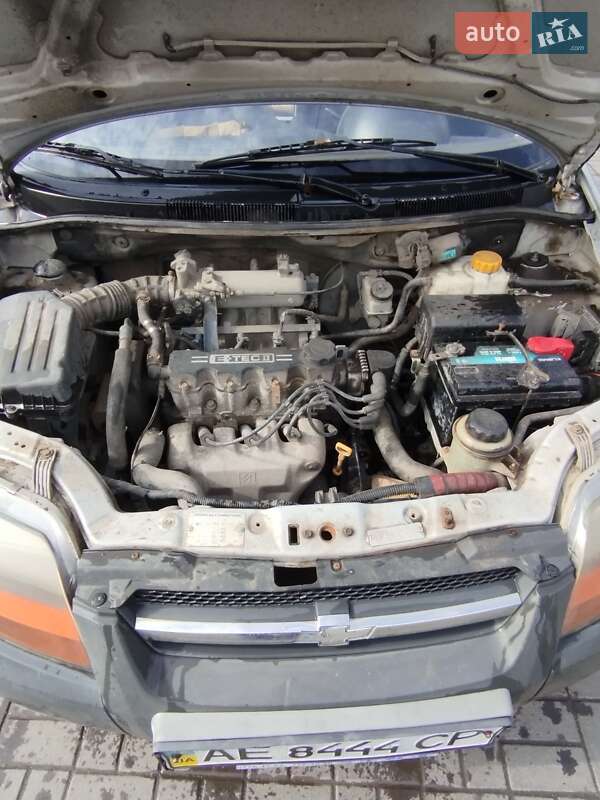 Седан Chevrolet Aveo 2005 в Днепре