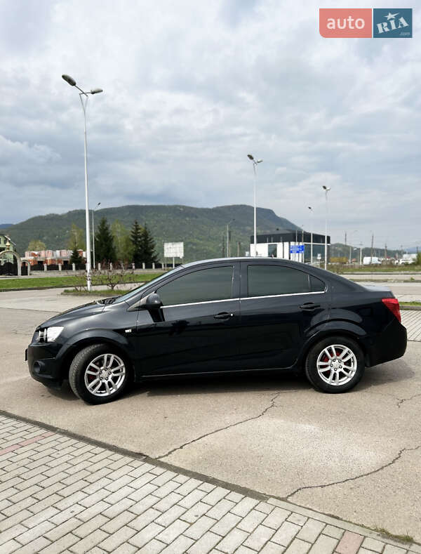 Седан Chevrolet Aveo 2012 в Хусті