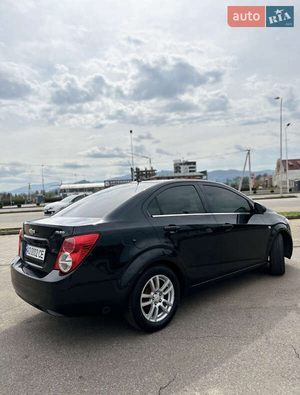 Седан Chevrolet Aveo 2012 в Хусті