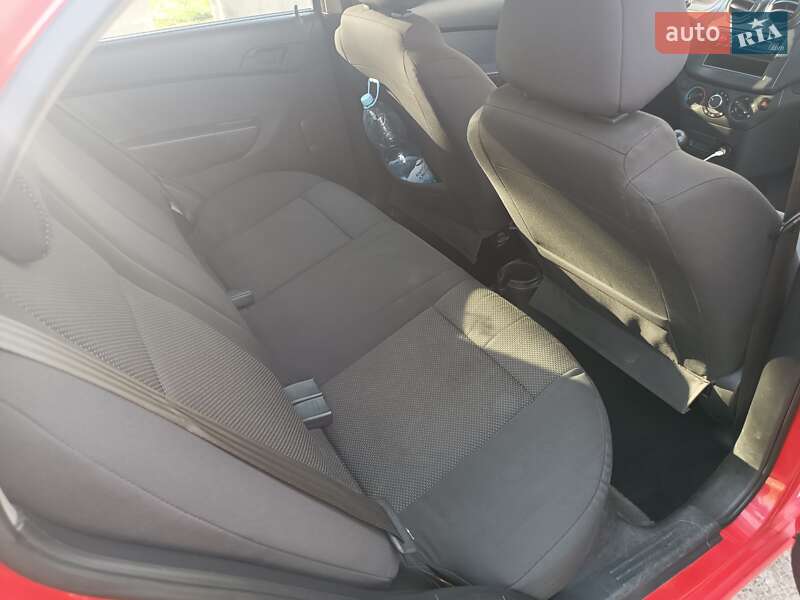 Седан Chevrolet Aveo 2006 в Києві