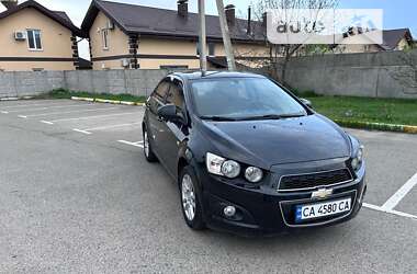 Седан Chevrolet Aveo 2013 в Києві