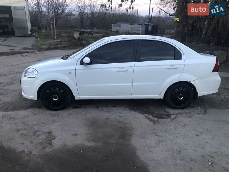 Седан Chevrolet Aveo 2008 в Києві