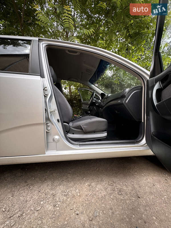 Хетчбек Chevrolet Aveo 2012 в Ужгороді