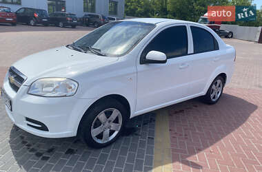 Седан Chevrolet Aveo 2010 в Ровно