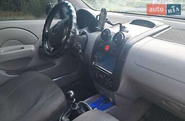 Хэтчбек Chevrolet Aveo 2004 в 