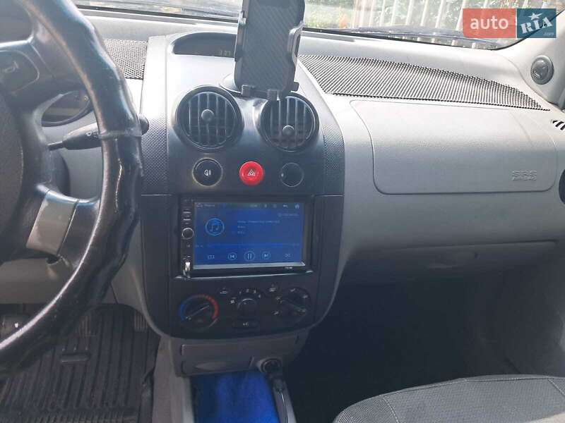 Хетчбек Chevrolet Aveo 2004 в Шевченковому