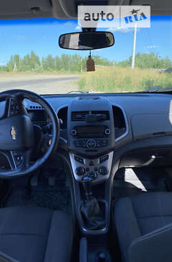 Хетчбек Chevrolet Aveo 2011 в 