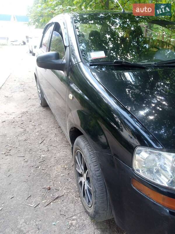 Седан Chevrolet Aveo 2004 в Николаеве