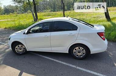 Седан Chevrolet Aveo 2018 в Києві