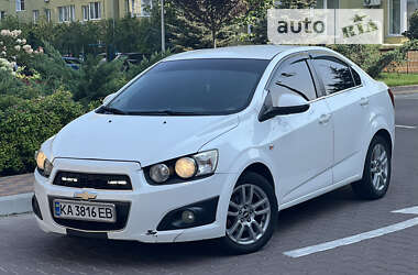 Седан Chevrolet Aveo 2013 в Києві