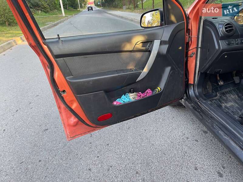 Седан Chevrolet Aveo 2006 в Яворові