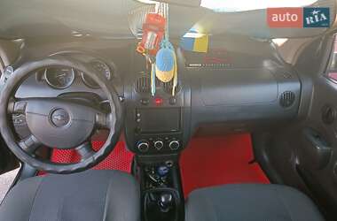 Хэтчбек Chevrolet Aveo 2006 в 