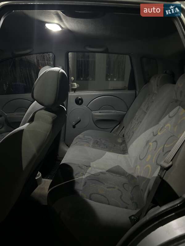 Хэтчбек Chevrolet Aveo 2005 в Виноградове