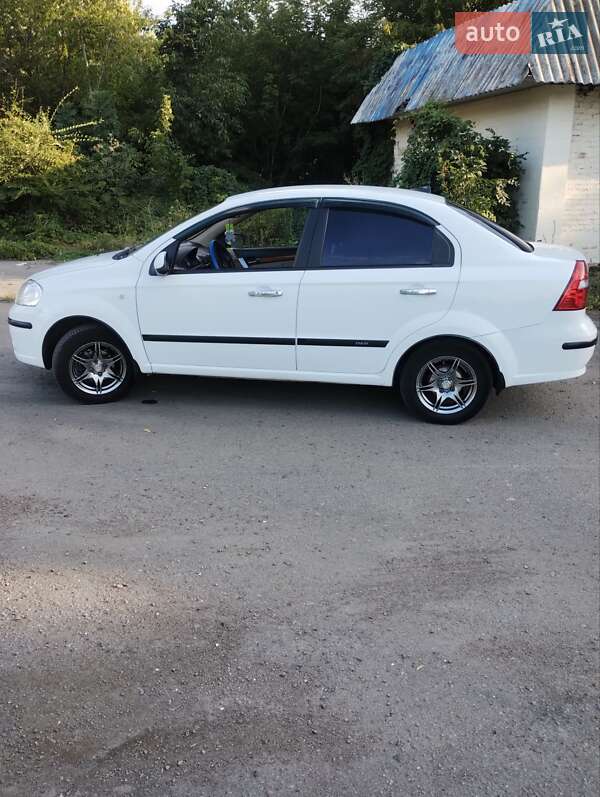 Седан Chevrolet Aveo 2008 в Умани