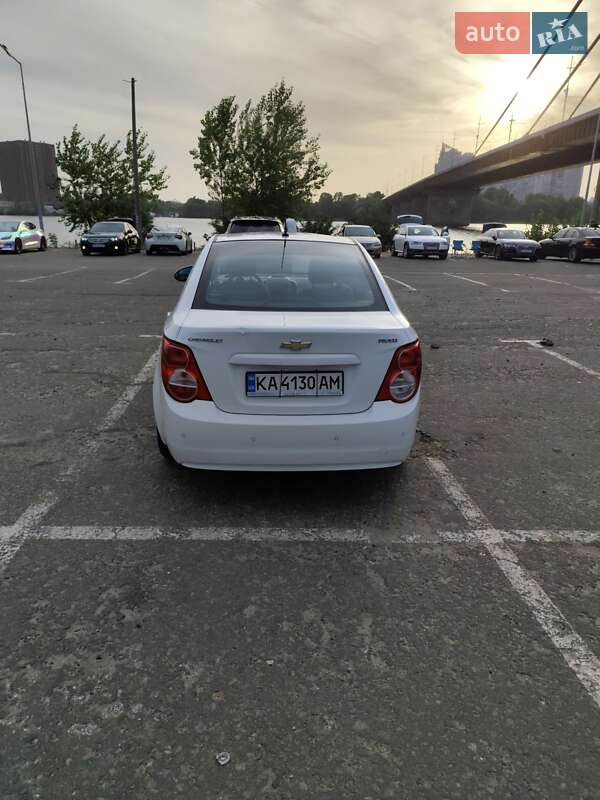 Седан Chevrolet Aveo 2013 в Киеве