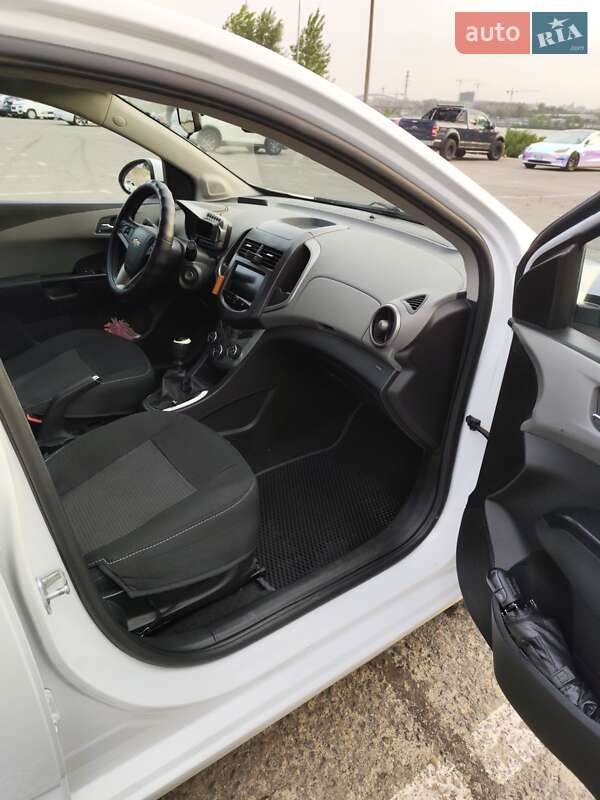 Седан Chevrolet Aveo 2013 в Киеве