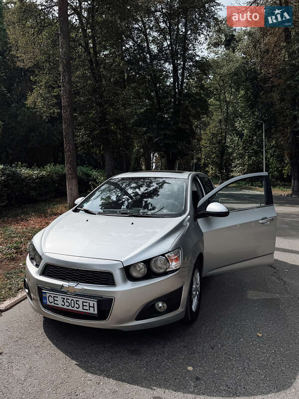 Хэтчбек Chevrolet Aveo 2011 в Черновцах