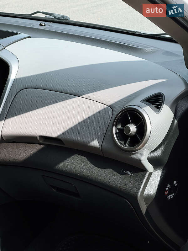 Хэтчбек Chevrolet Aveo 2011 в Черновцах