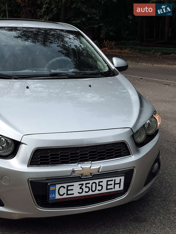 Хэтчбек Chevrolet Aveo 2011 в Черновцах
