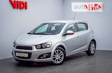 Хэтчбек Chevrolet Aveo 2014 в Киеве