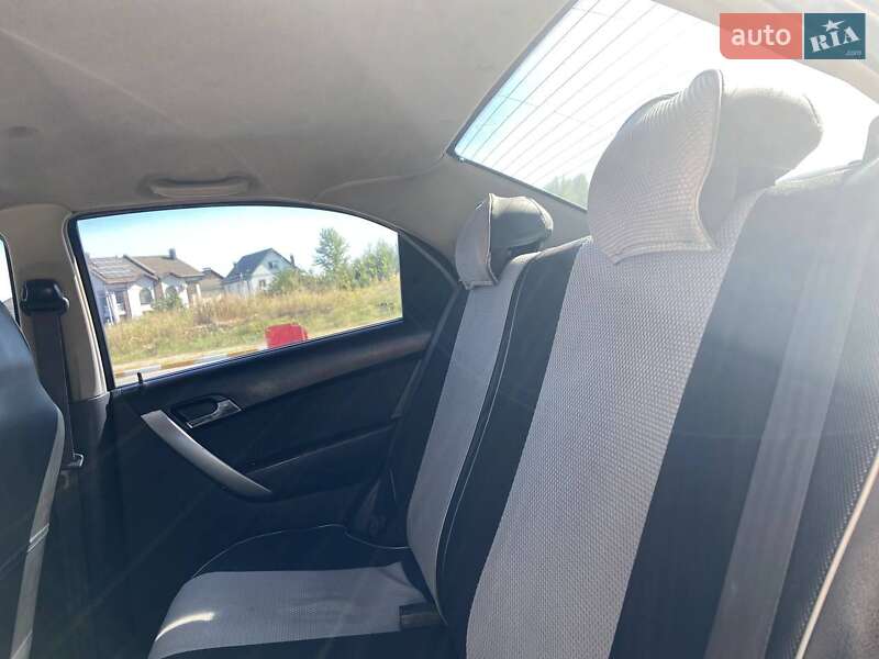 Седан Chevrolet Aveo 2006 в Киеве