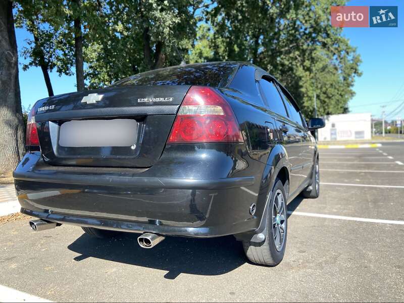Седан Chevrolet Aveo 2006 в Киеве