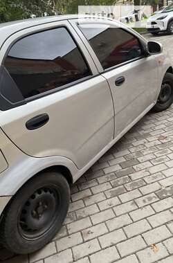 Седан Chevrolet Aveo 2004 в Львове