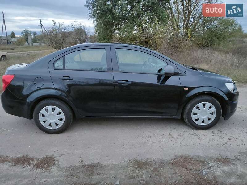 Седан Chevrolet Aveo 2012 в Чернигове