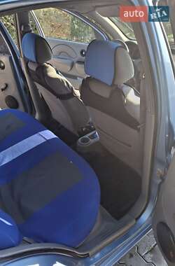 Седан Chevrolet Aveo 2004 в 