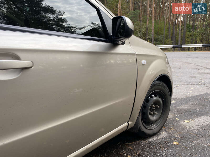 Седан Chevrolet Aveo 2007 в Краснограді