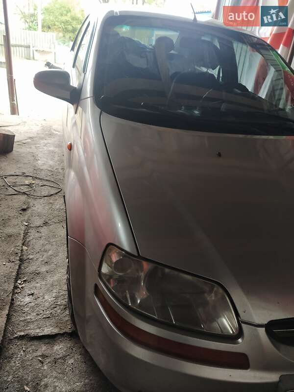 Седан Chevrolet Aveo 2004 в Оболони